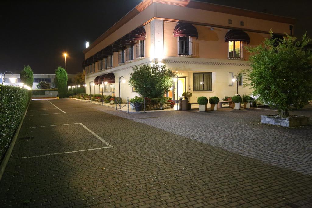 Hotel Lenotel Ngoại thất bức ảnh