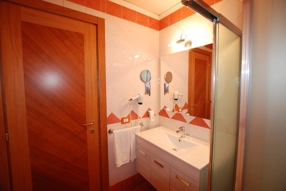 Hotel Lenotel Ngoại thất bức ảnh