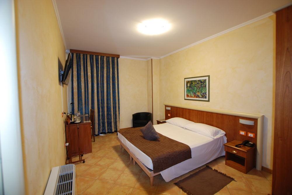 Hotel Lenotel Ngoại thất bức ảnh